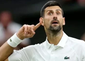 Djokovic and Sinner advance at Wimbledon