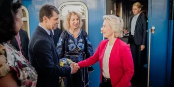 Top EU official visits Ukraine, pledges continued support