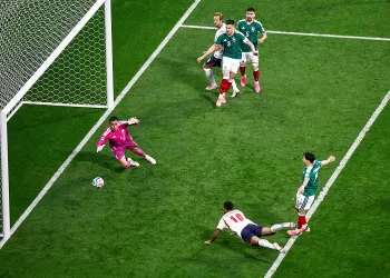 England, Norway advance at World Cup