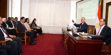 Egypt showcases energy, mining investment opportunities to foreign envoys