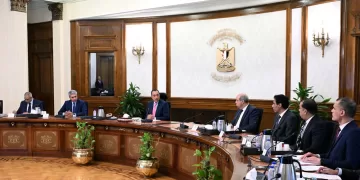 PM reviews measures to facilitate entry, boost inbound tourism