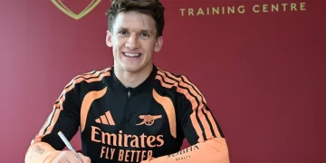 Arsenal signs Greece winger Tzolis