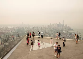 Canada wildfire smoke blankets US Midwest, Northeast