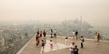 Canada wildfire smoke blankets US Midwest, Northeast