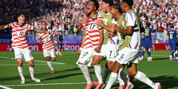 US keep World Cup dream alive