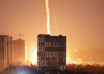Russian strikes kill 12 in Kyiv