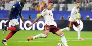 Spain shuts down France, advances to World Cup final