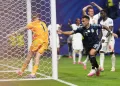 Argentina reaches World Cup final by beating England 2-1