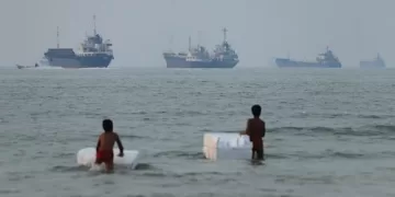 UN urges evacuation of 6,000 sailors in Hormuz