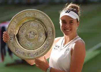 Noskova moves into WTA Top 10