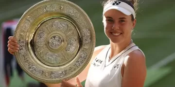 Noskova moves into WTA Top 10