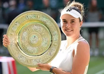 Noskova lifts Wimbledon trophy