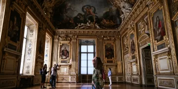 Louvre reopens Apollo Gallery after heist, without jewels 1 - Egyptian Gazette Louvre