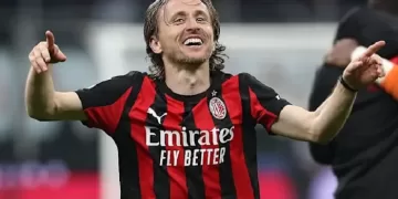Modric extends contract with AC Milan