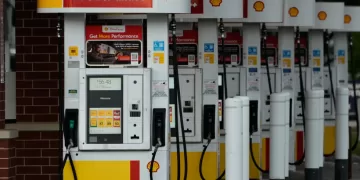 US gas prices hit an average of $4 a gallon again 1 - Egyptian Gazette Gas