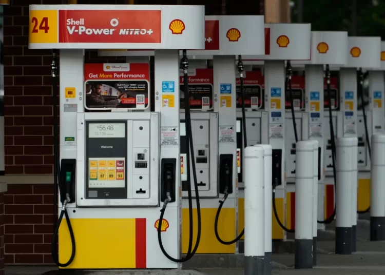 US gas prices hit an average of $4 a gallon again 13 - Egyptian Gazette Gas