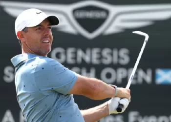 McIlroy seizes Scottish lead
