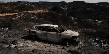 Spanish firefighters turn to offensive against deadly Almeria blaze