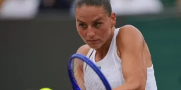 Kostyuk reaches Wimbledon last eight
