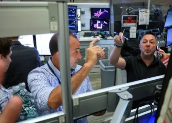 Wall St futures mixed