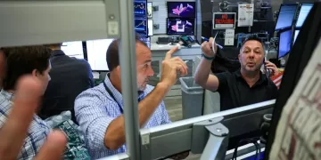 Wall St futures mixed