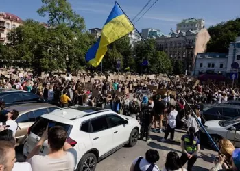 Ukrainians protest firing of defence minister