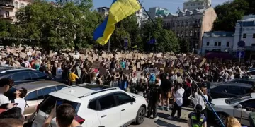 Ukrainians protest firing of defence minister