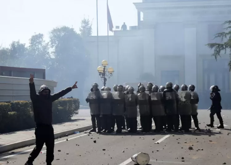 Albanian police use teargas to disperse demonstrators 11 - Egyptian Gazette