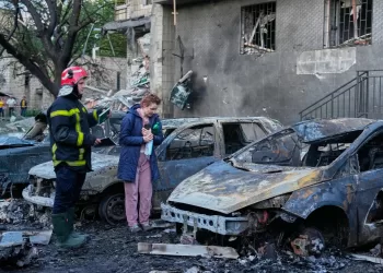 Russian attacks kill 6 in Kyiv