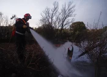 Firefighters battle blazes in S.France