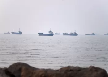 Iran warns oil tankers to use approved routes in Strait of Hormuz