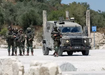 Israeli troops round up Palestinians in W. Bank