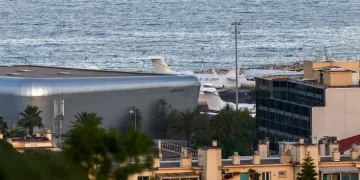 SpaceX, AI startup wealth fuels demand for private jets
