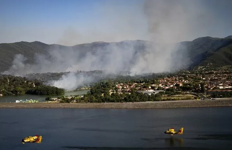 Wildfire on France forces hamlet evacuations 11 - Egyptian Gazette Wildfire on France forces hamlet evacuations 10 - Egyptian Gazette