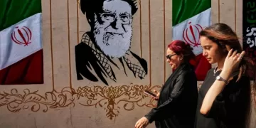 Pakistan army chief heading to Tehran as US readies sanctions