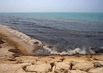 Iran demands compensation for Hormuz oil spill