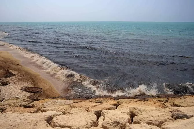Iran demands compensation for Hormuz oil spill 12 - Egyptian Gazette This photograph shows an oil slick along the southern coast of Qeshm Island, Iran. Tankers have been frequently targeted in the Gulf region as the US has exchanged fire with Iran and its allied proxies.