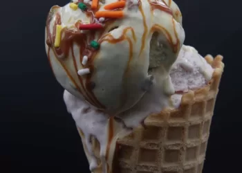 American immigrants invent ice‑cream cones
