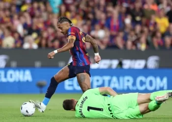 Raphinha, Lopez keep Barca rolling