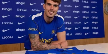 Chelsea signs Chavarria from Vallecano