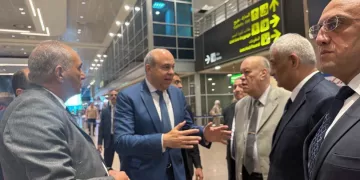 Hefny inspects Cairo Airport, orders faster passenger processing
