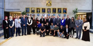 Egypt’s foreign minister meets top GSCE graduates