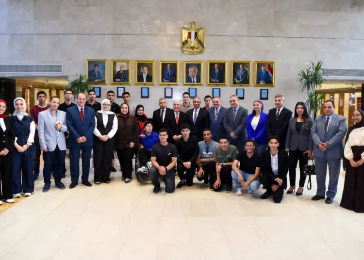 Egypt's foreign minister meets top GSCE graduates 12 - Egyptian Gazette