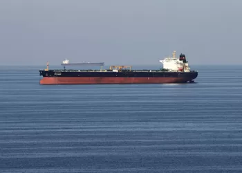 Oil prices firm on Strait of Hormuz concerns