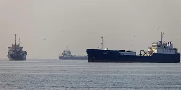 2 UAE tankers attacked in Strait of Hormuz 1 - Egyptian Gazette 2 UAE tankers attacked in Strait of Hormuz