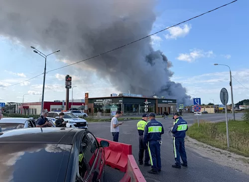 Ukrainian drones strike Moscow region 11 - Egyptian Gazette Smoke billows from the burning Wildberries warehouses following a Ukrainian drone attack in Koledino, Moscow Region, Russia August 16, 2026. Picture taken with mobile phone. REUTERS
