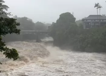 Hurricane Lala pulls away from Hawaii