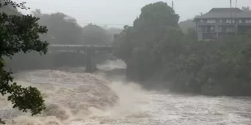 Hurricane Lala pulls away from Hawaii