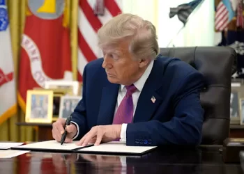 Trump signs order renaming Lake Ontario ‘Lake America’