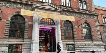 Thieves pose as visitors to steal 200-carat necklace in Vienna